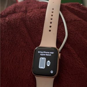 Rose gold Apple Watch for sale series 6, 40 MM